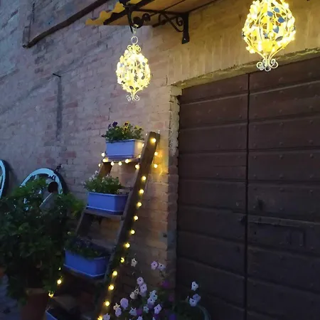 B&B Terra Di Collina Relais 몬테그로소 다스티
